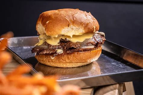 Maplewood's Burger Champ opens this weekend